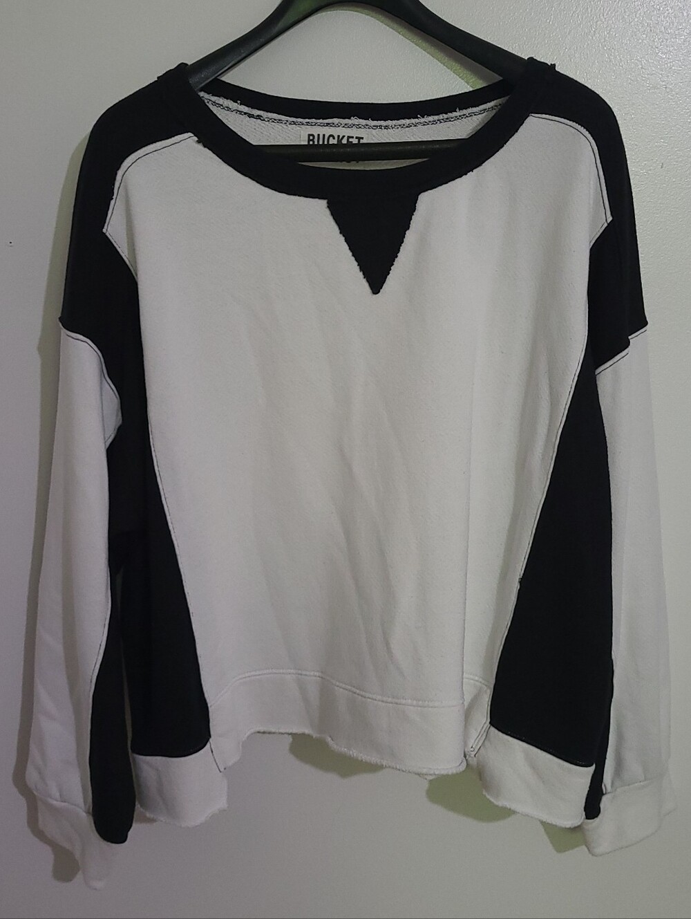 Bucket List Black & White Contrast Pullover Sweatshirt No Size Tag M/L?